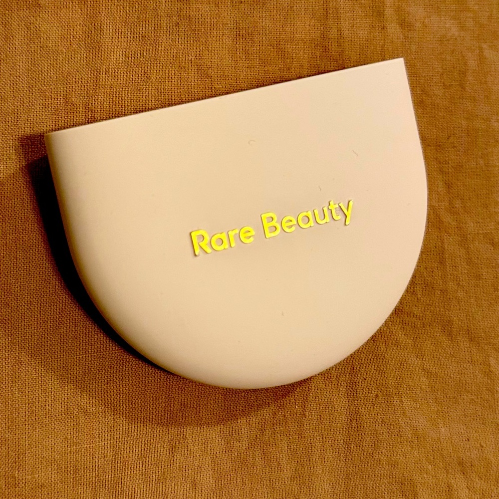 Rare Beauty Tinted Pressed Finishing Powder